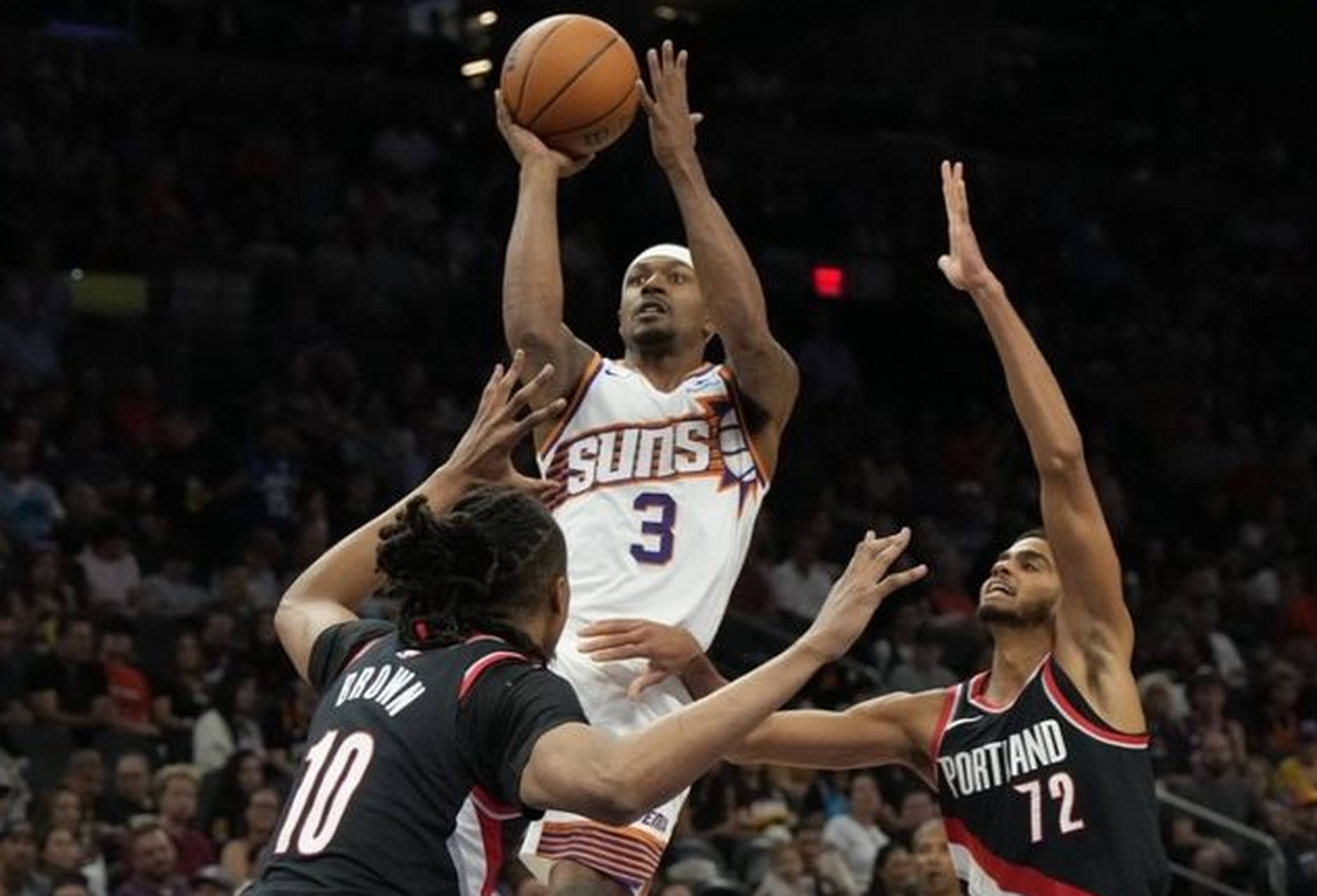 包含太阳NBA战胜洛杉矶快船布克关键跳投的词条